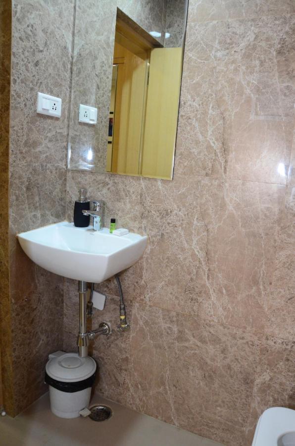 Crytsal Residency Hotel Ráncsí Kültér fotó
