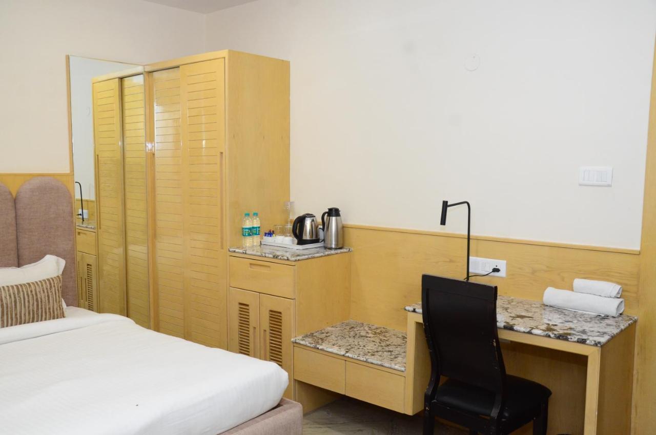 Crytsal Residency Hotel Ráncsí Kültér fotó
