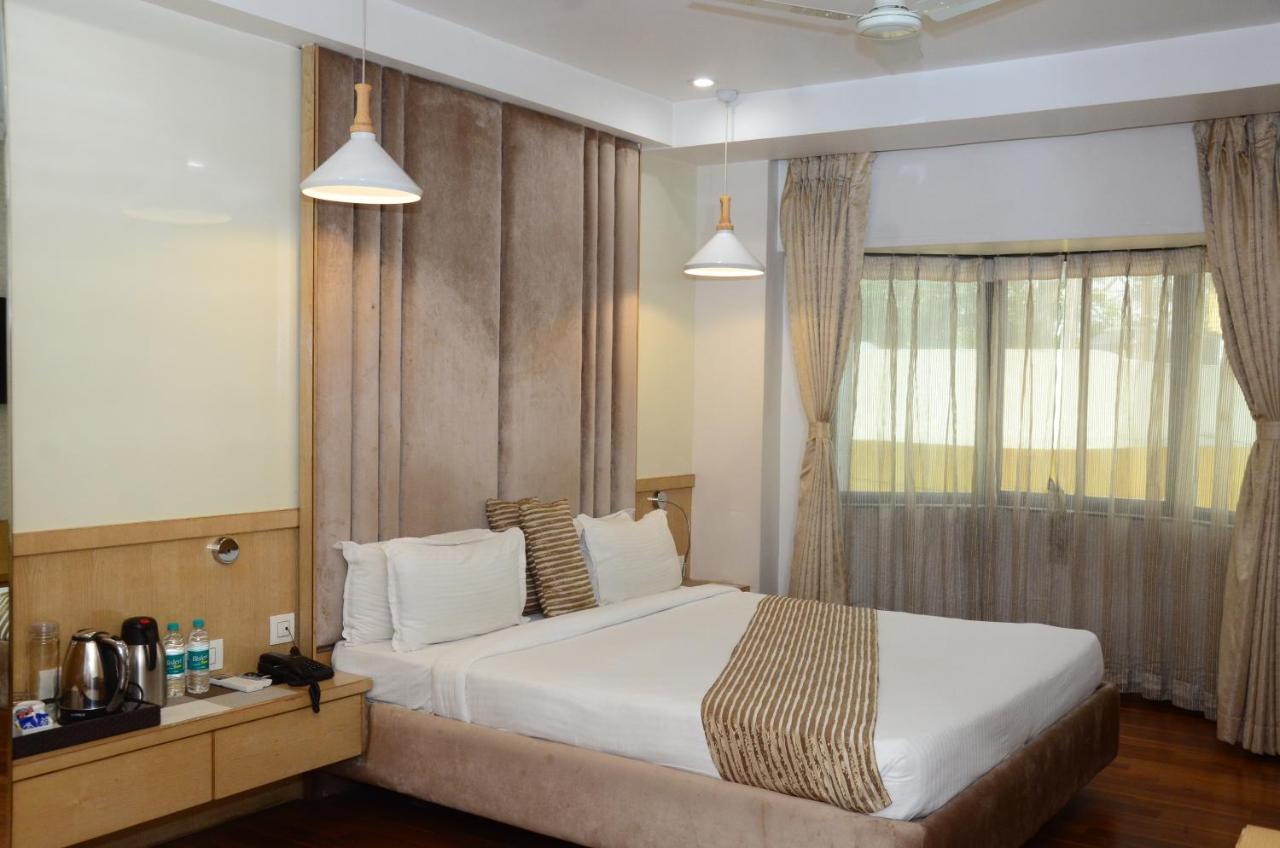 Crytsal Residency Hotel Ráncsí Kültér fotó