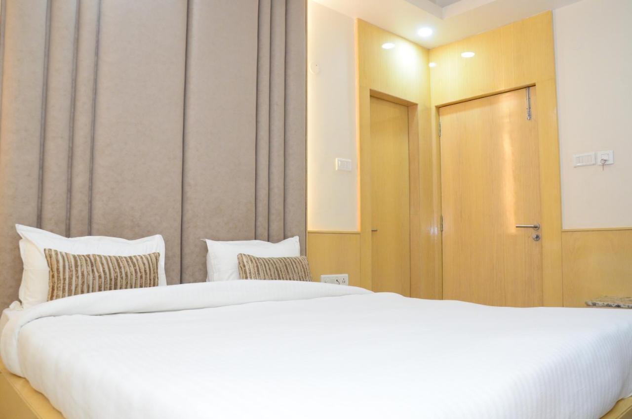 Crytsal Residency Hotel Ráncsí Kültér fotó