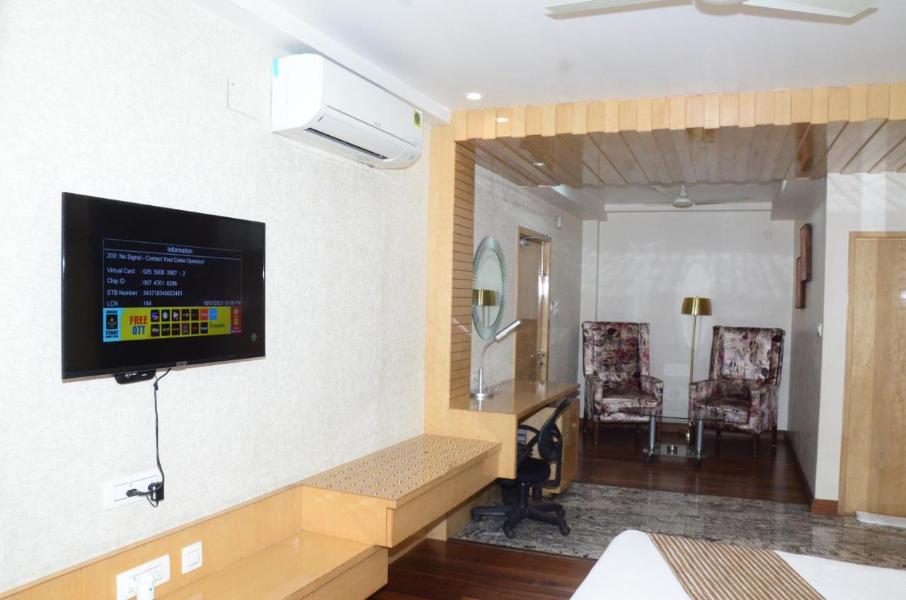 Crytsal Residency Hotel Ráncsí Kültér fotó
