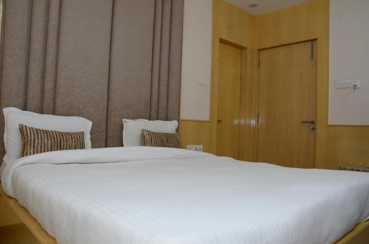 Crytsal Residency Hotel Ráncsí Kültér fotó