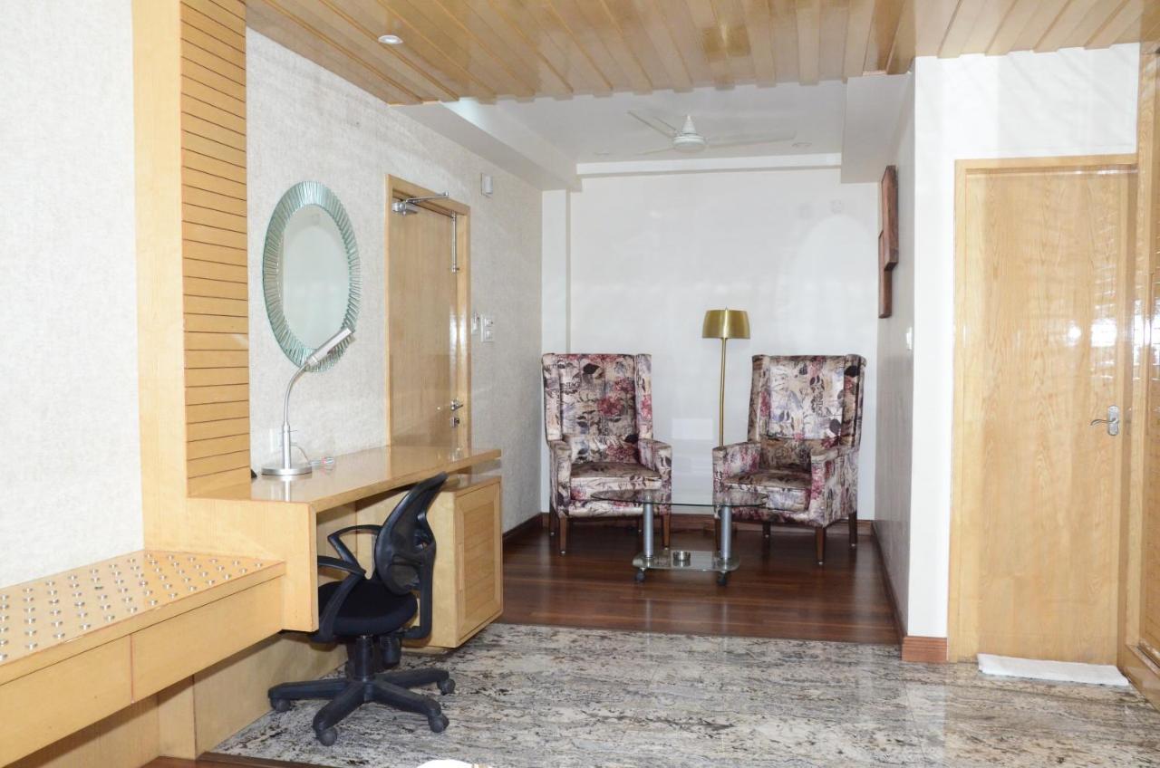Crytsal Residency Hotel Ráncsí Kültér fotó