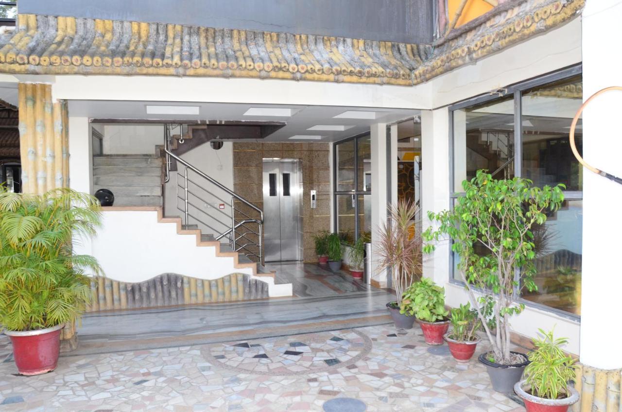 Crytsal Residency Hotel Ráncsí Kültér fotó