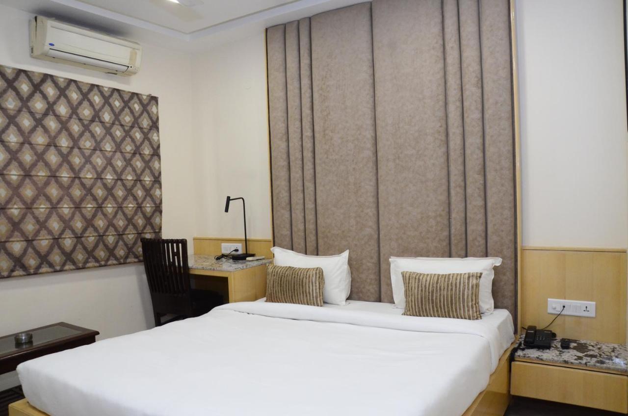 Crytsal Residency Hotel Ráncsí Kültér fotó