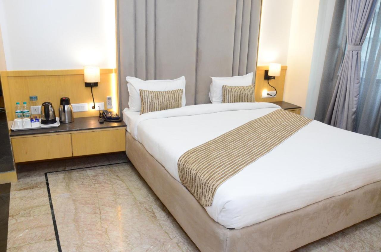 Crytsal Residency Hotel Ráncsí Kültér fotó
