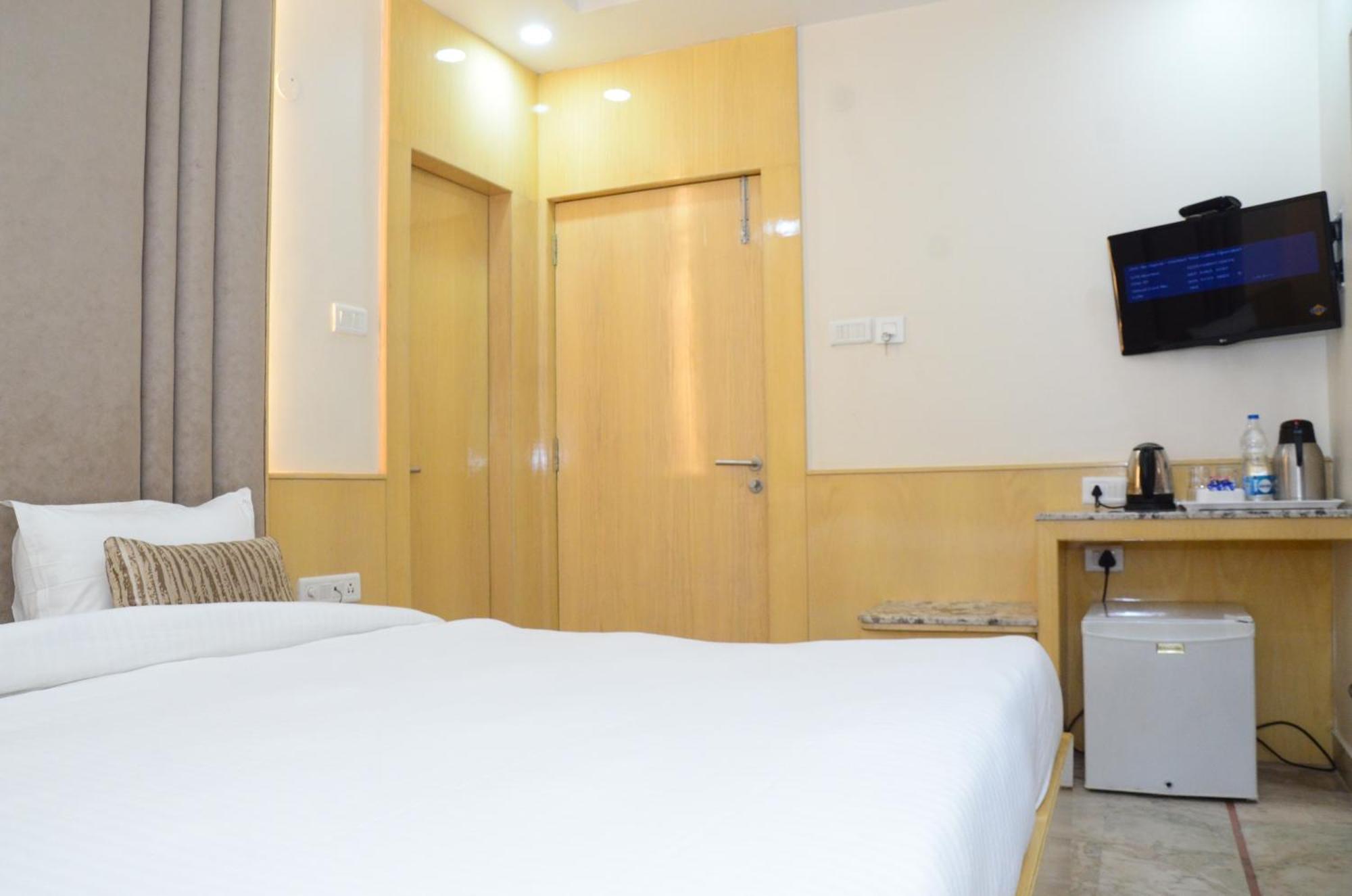 Crytsal Residency Hotel Ráncsí Kültér fotó