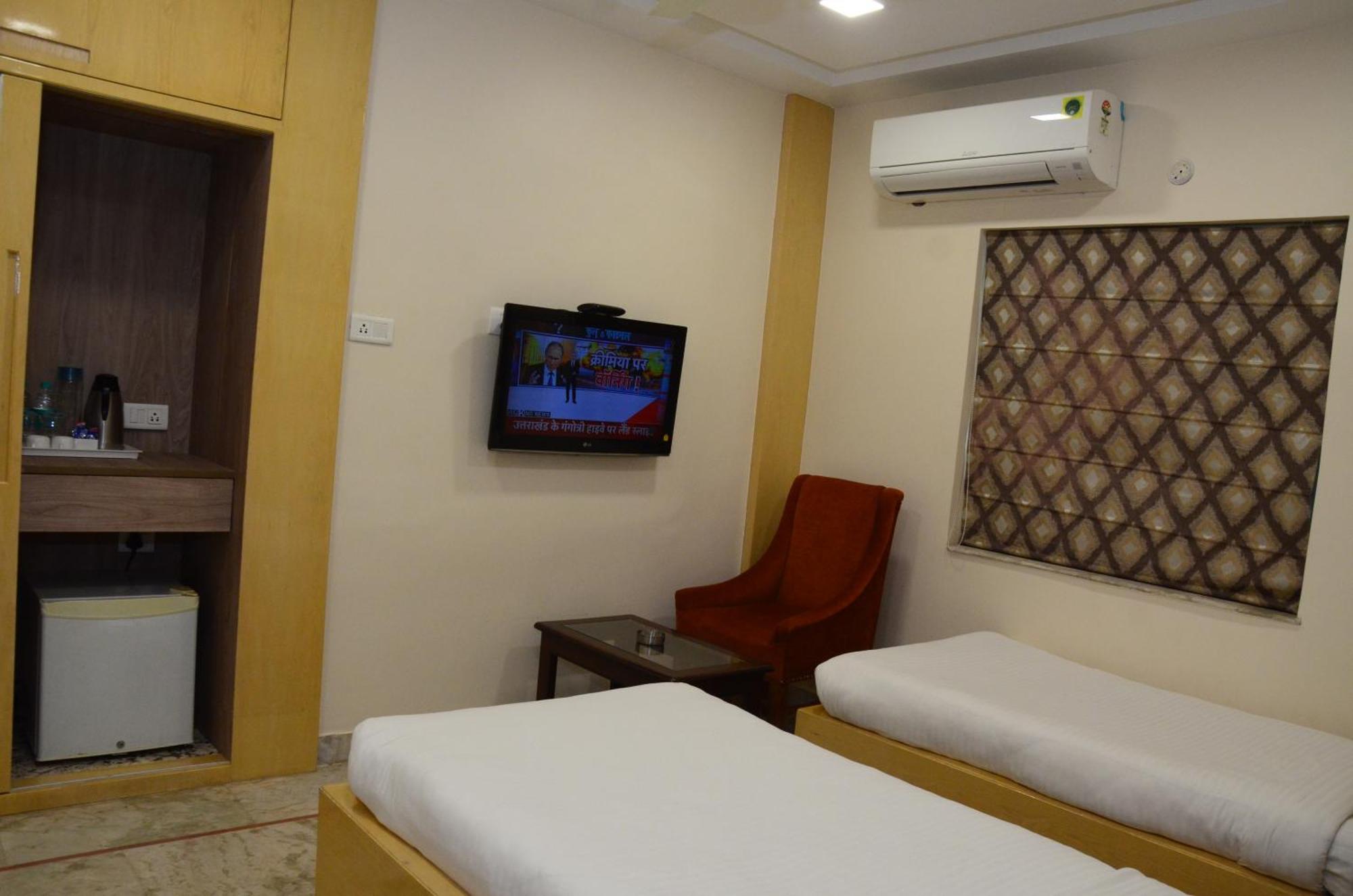 Crytsal Residency Hotel Ráncsí Kültér fotó