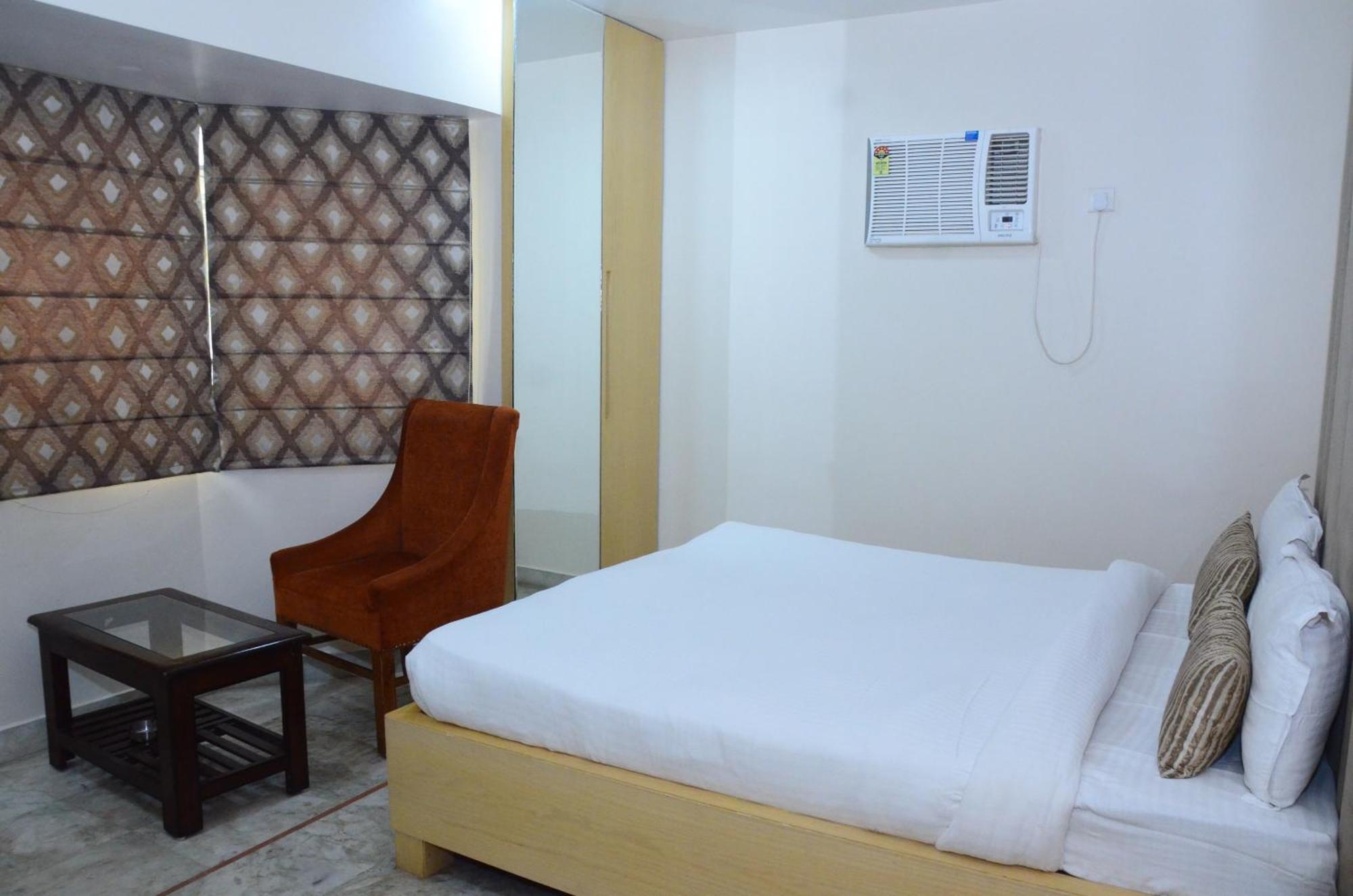 Crytsal Residency Hotel Ráncsí Kültér fotó