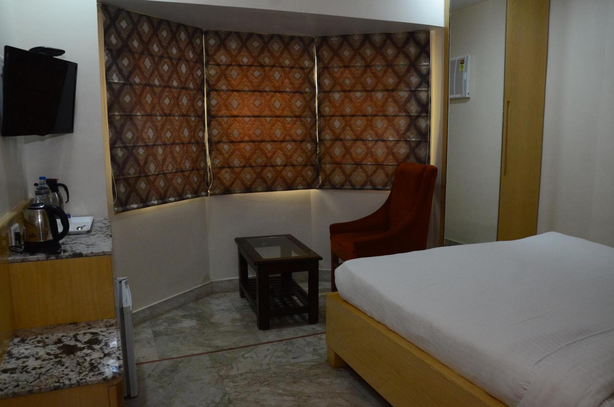 Crytsal Residency Hotel Ráncsí Kültér fotó