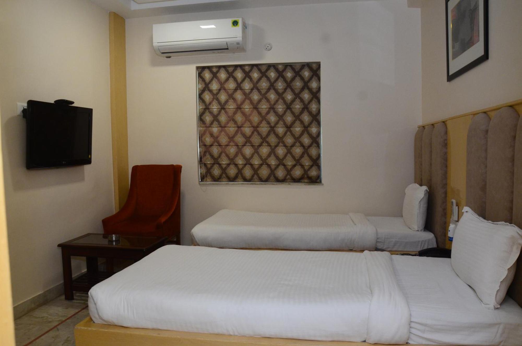 Crytsal Residency Hotel Ráncsí Kültér fotó